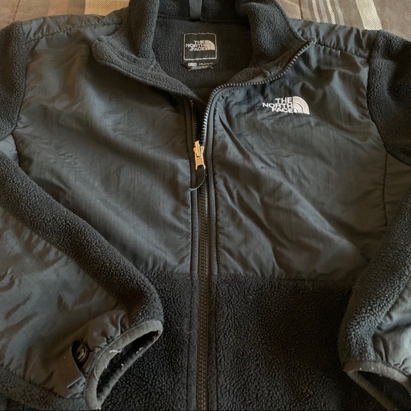 The North Face Girls Denali Jacket in Black - Picture 8 of 11